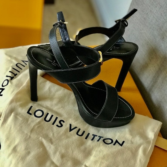 Louis Vuitton shoes - Picture 2 of 3